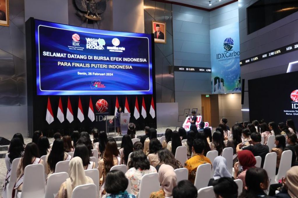 Finalis Putri Indonesia diajak oleh Direksi PT Mustika Ratu ke BEI