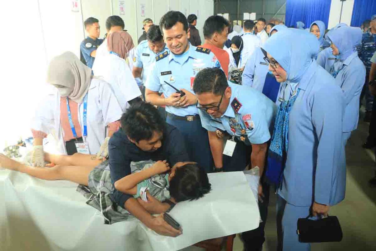 Sunatan massal gratis yang dilaksanakan oleh Lanud Sultan Hasanuddin