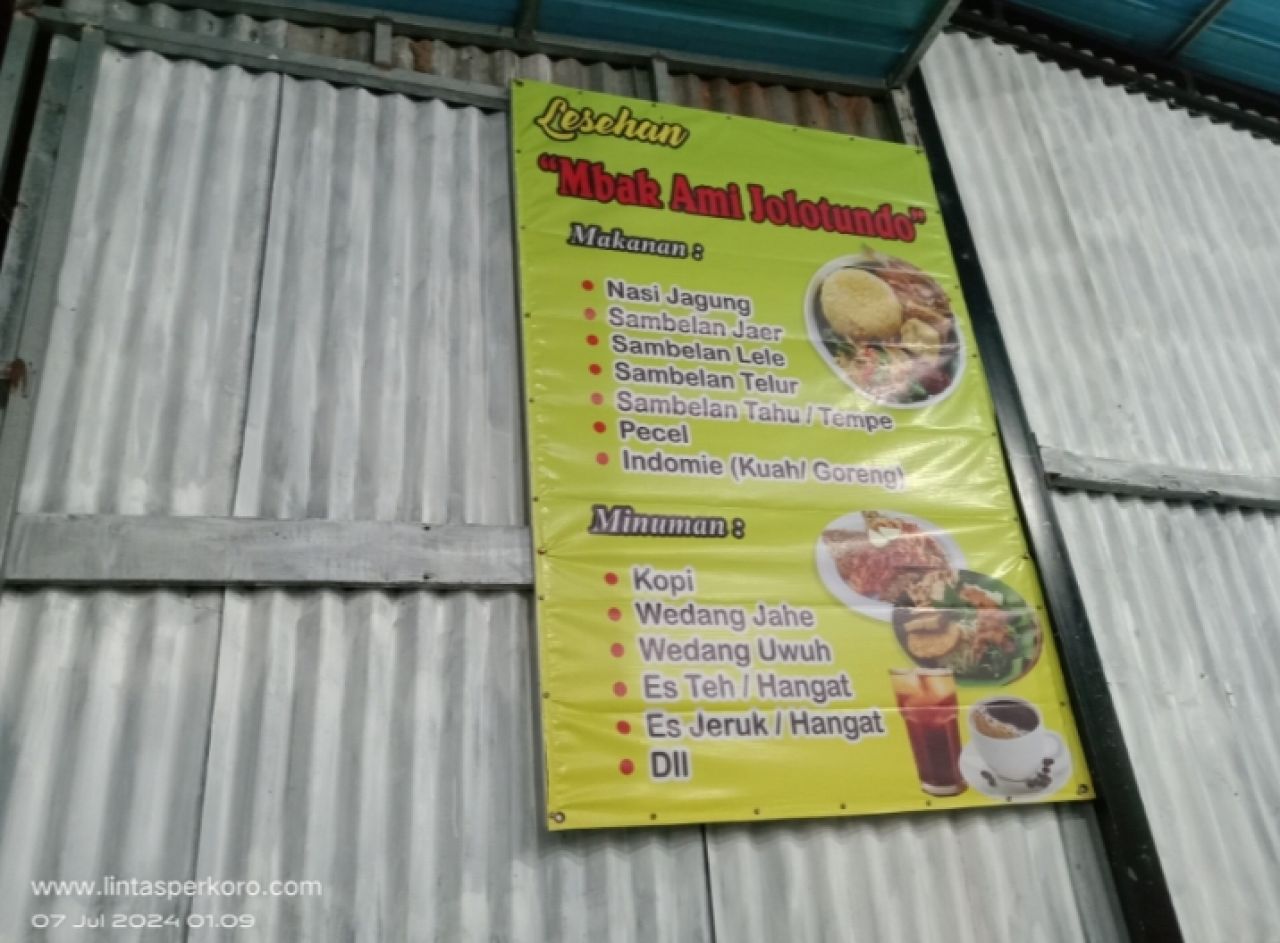 Warung di sekitar Petirtaan Jolotundo