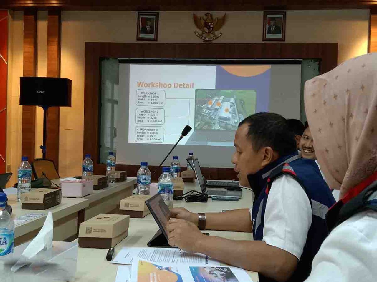 Mohammad Fajar Daniel saat paparan tentang Precast Plant WBSP Prambon