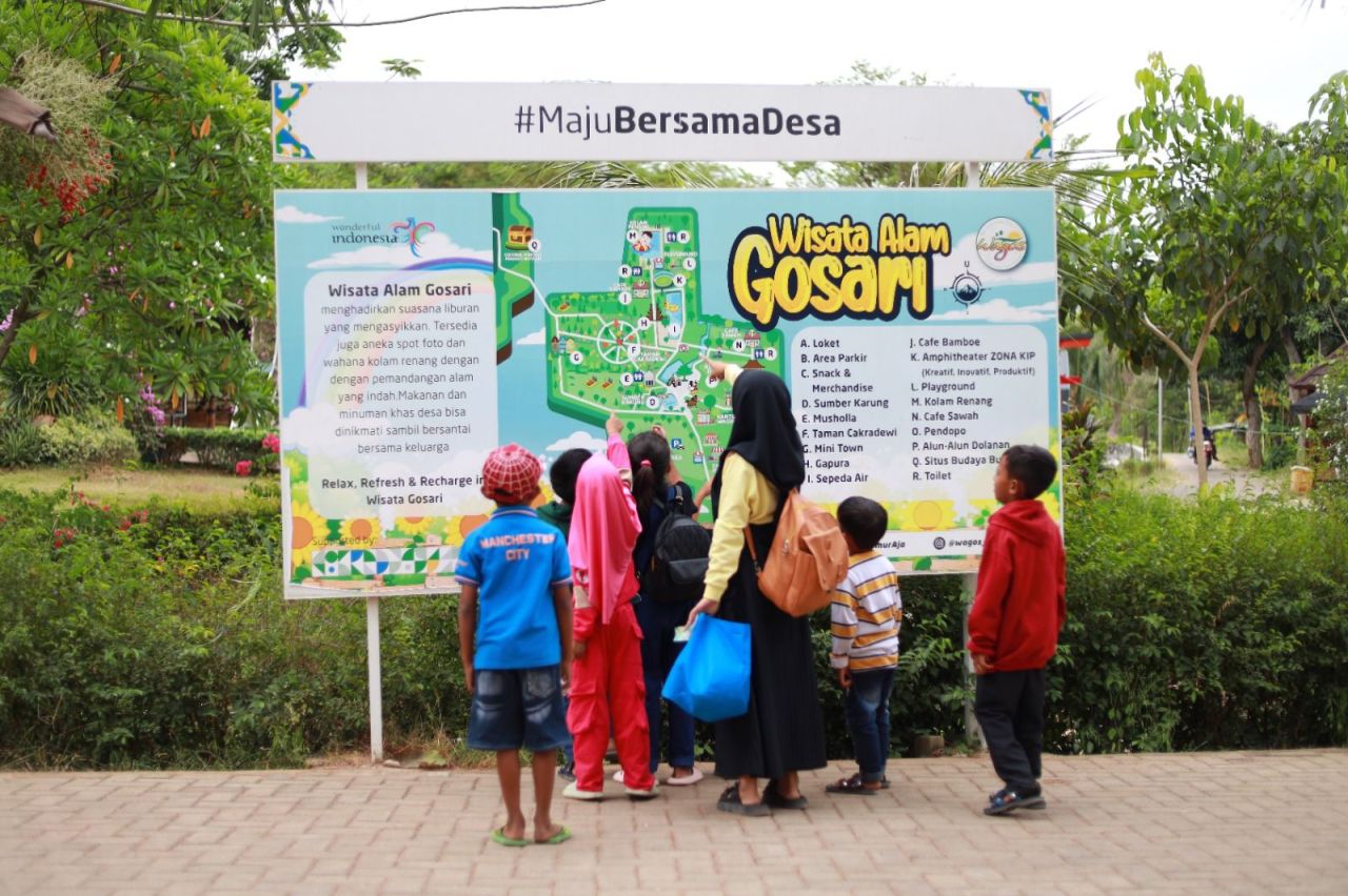 Pengunjung Wisata Alam Gosari
