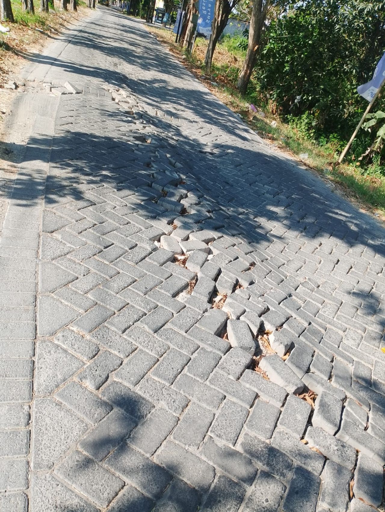 Kondisi jalan paving di Desa Hulaan