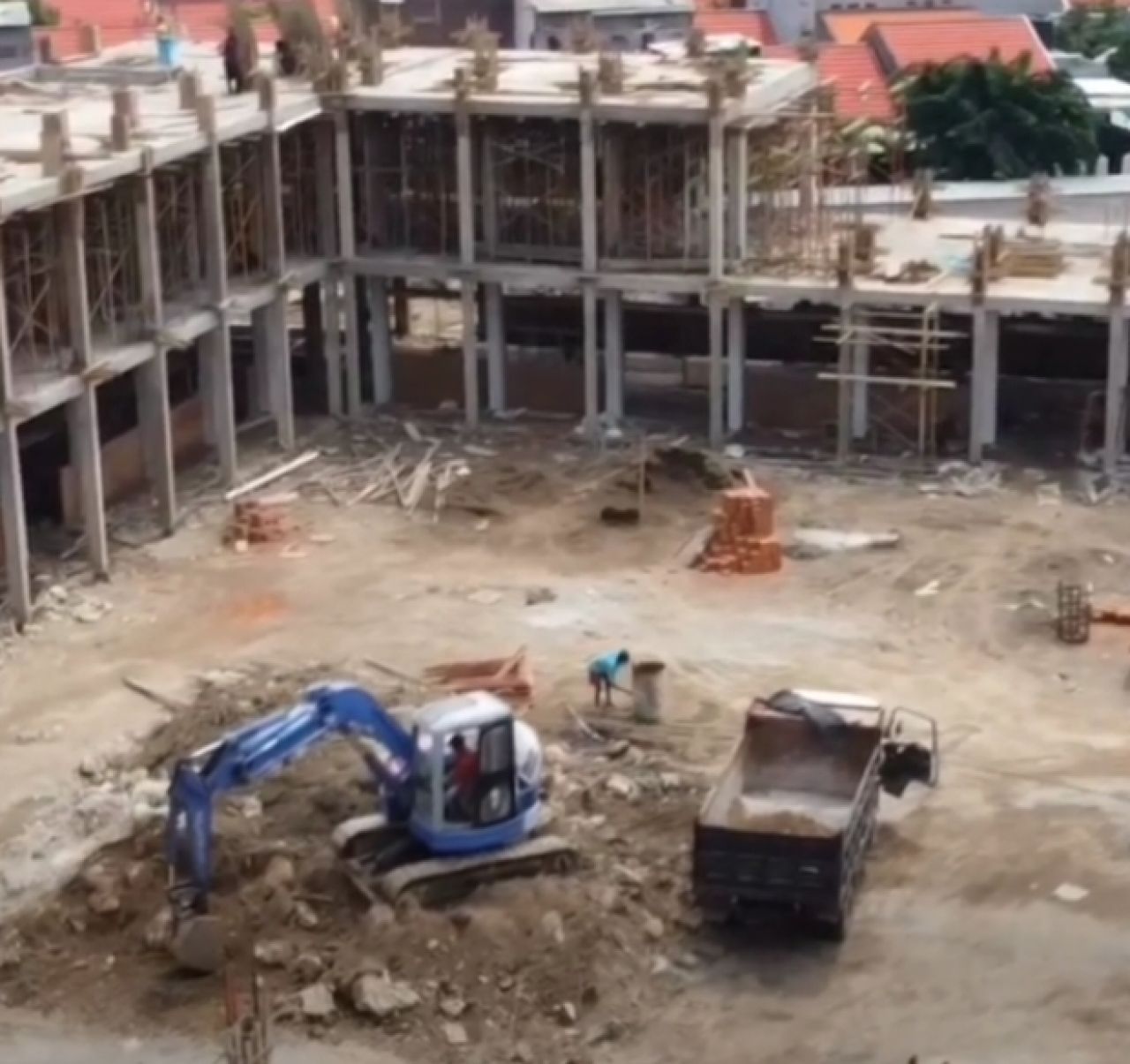 UPT SMPN 34 Gresik saat proses pembangunan