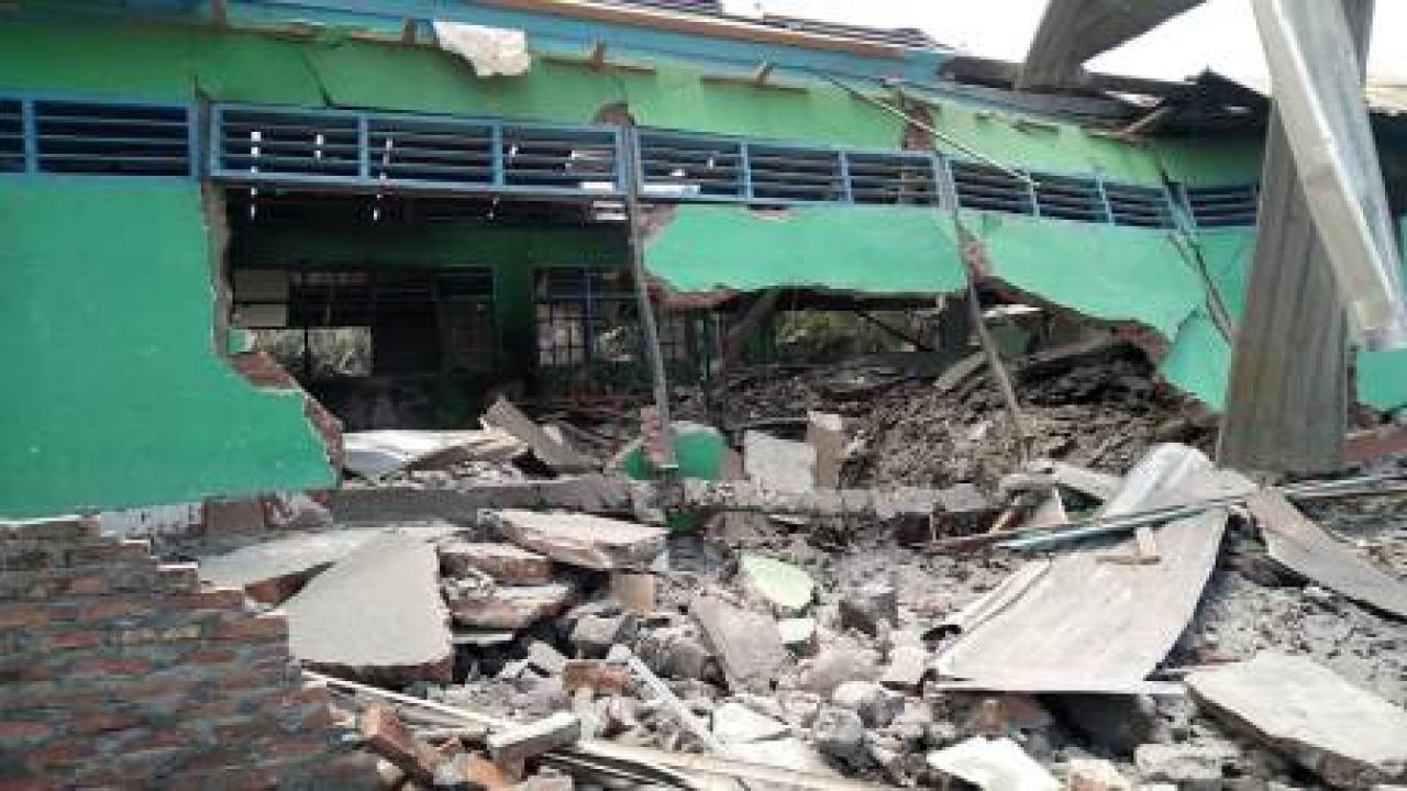 TNI Siaga Bantu Korban Erupsi Gunung Lewotobi Laki-laki di Flores Timur