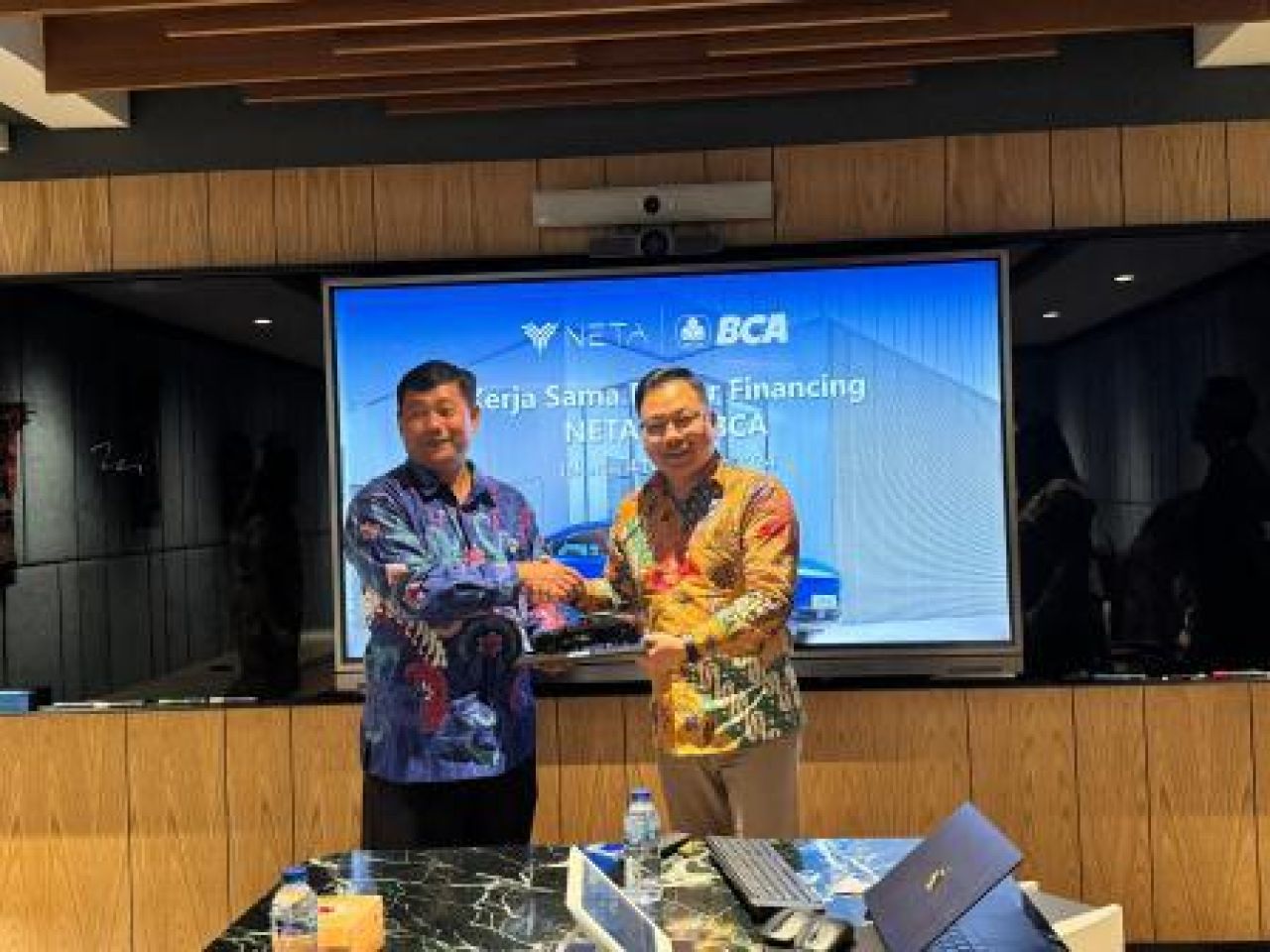 NETA menjalin kemitraan dengan BCA