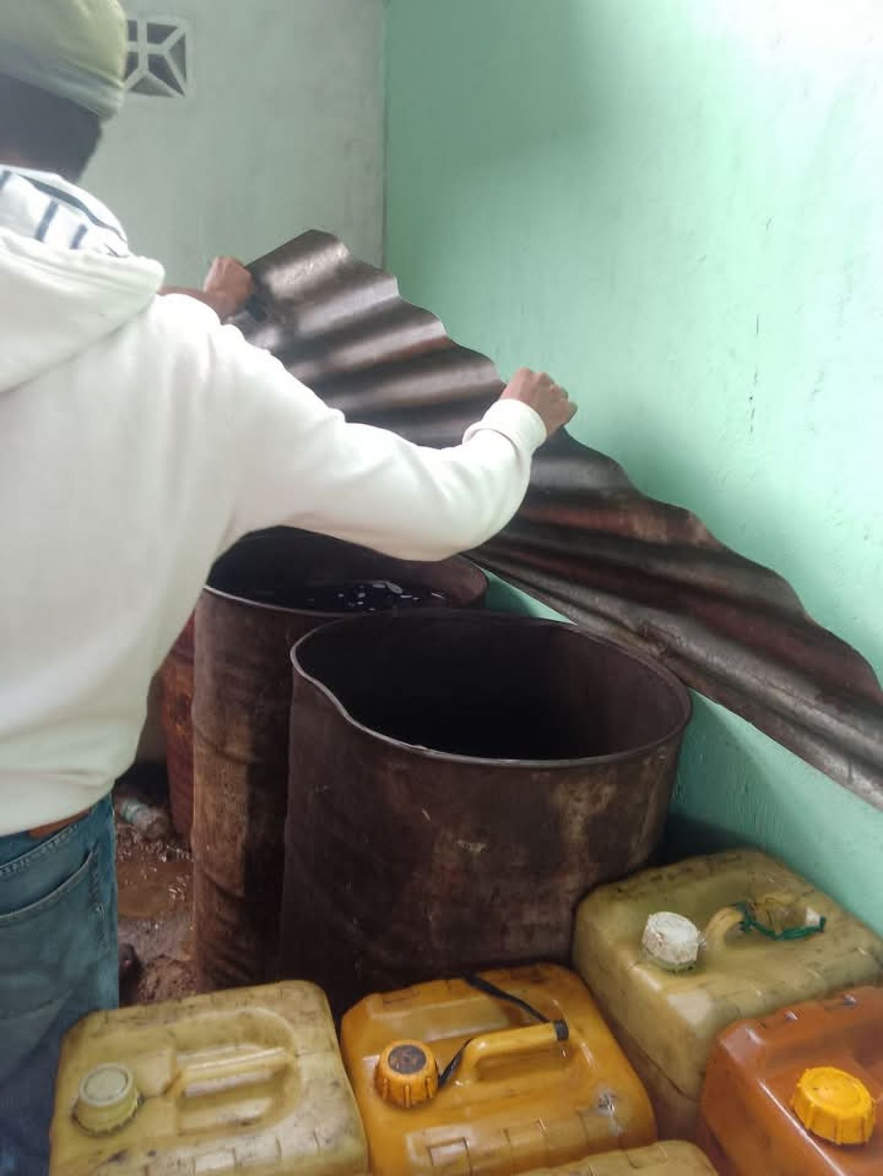 Penemuan drum berisi solar bersubsidi