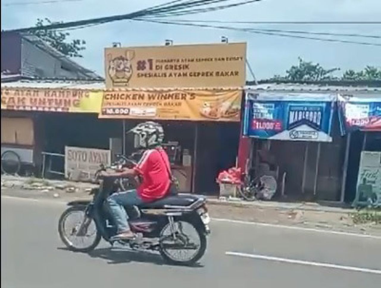 Lapak pedagang di Jalan Cerme Lor