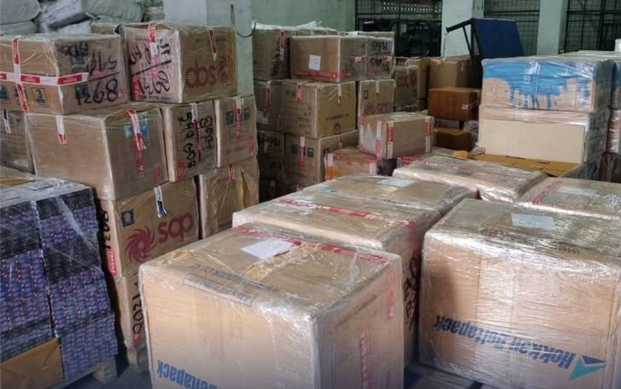 Bea Cukai Bandung Amankan 2 Juta Batang Rokok Polos