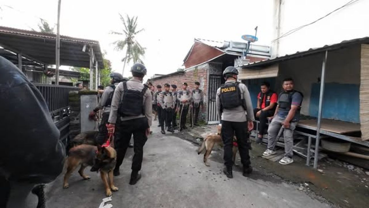 Polda NTB Gerebek Kampung Narkoba di Praya Timur