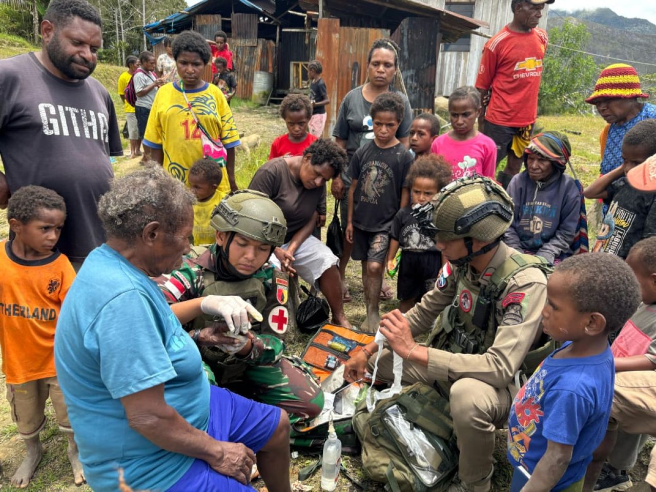 Air Mata Haru di Kampung Bulangkop, Ketulusan Aparat Keamanan untuk Masyarakat Papua