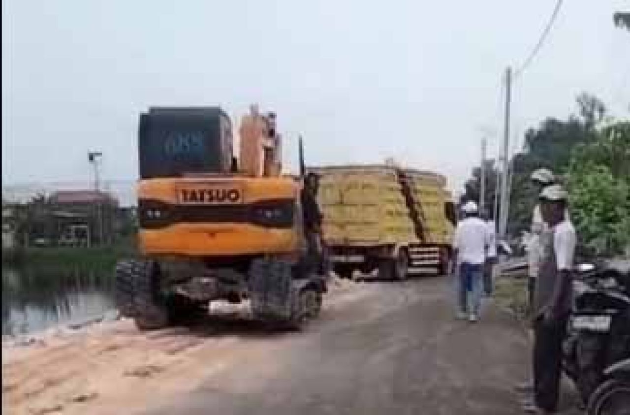 Sejumlah Warga Desa Semampir Kompak Menolak Proyek Urugan di Lahan yang akan Dibangun Perumahan