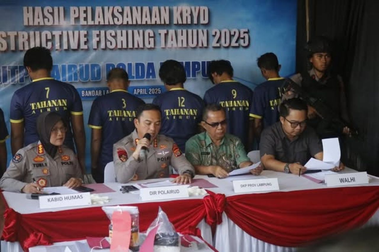 Kombes Bobby dalam konferensi pers di kantor Direktorat Polairud