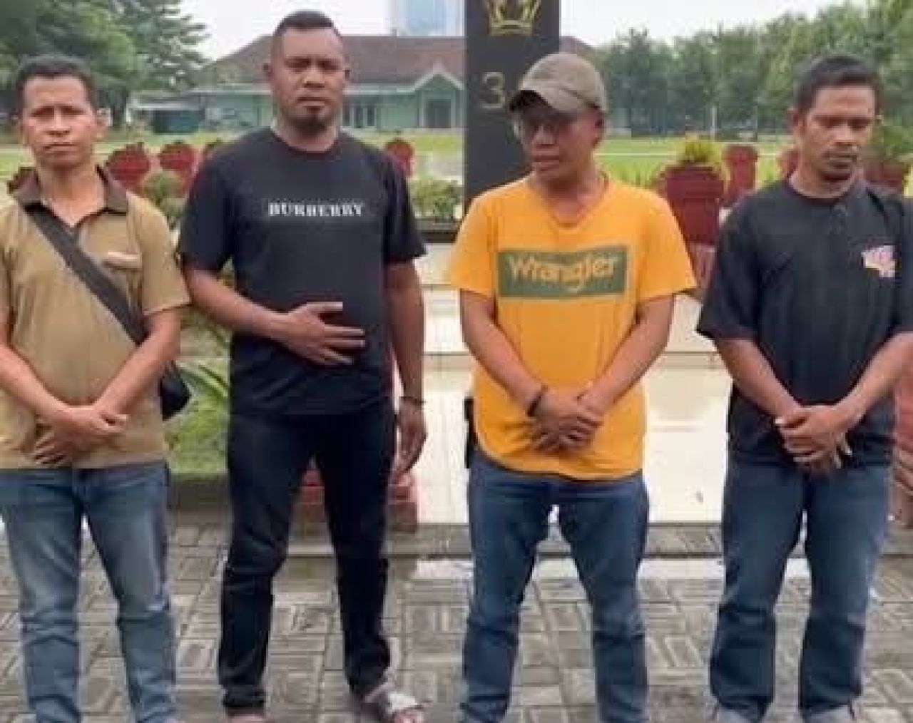 4 oknum Debt Collector saat meminta maaf