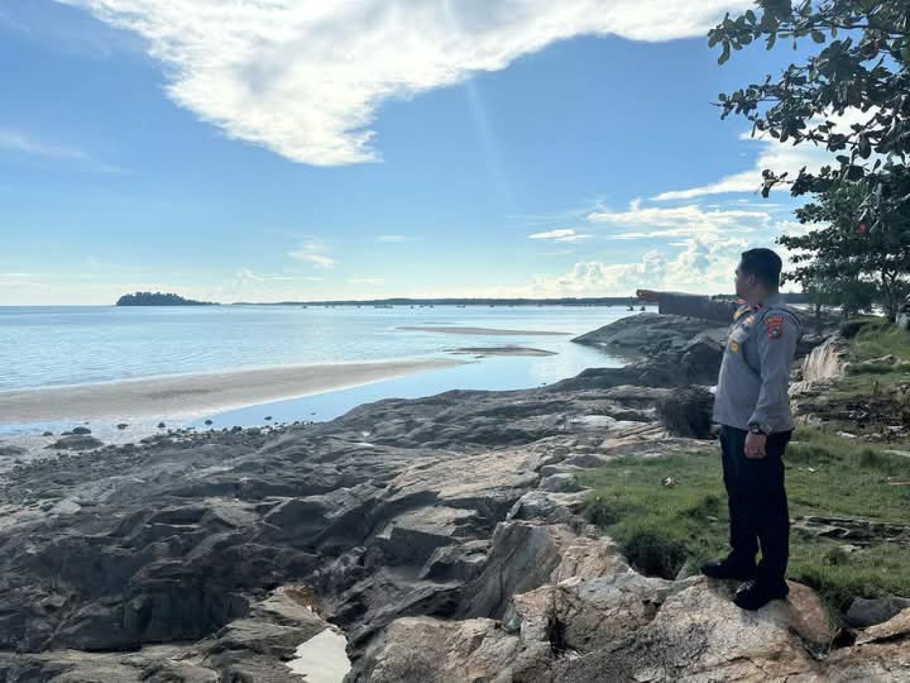 Polsek Tempilang Cek Lokasi Tambang Timah Ilegal di Laut Tempilang