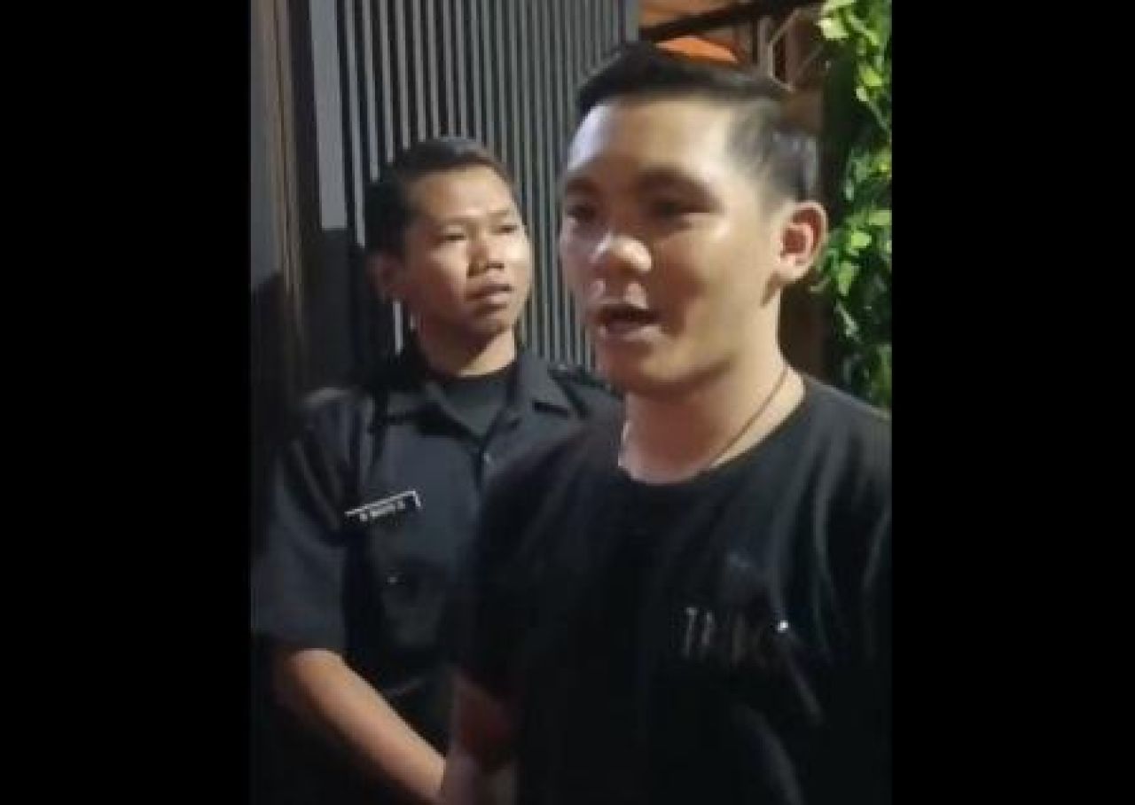 Sejumlah Pria Diduga Anggota Polsek Genteng Pesta Miras di Cafe Embong Malang