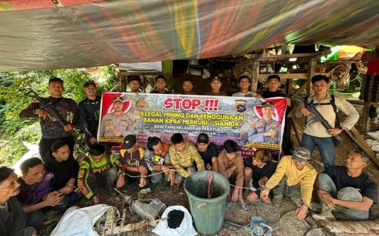 Sat Reskrim Polres Solok Selatan Grebek Tambang Ilegal di Bukit Bulat