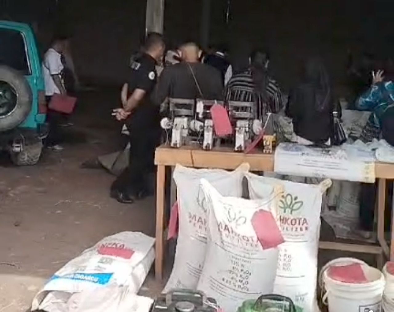 Ditreskrimsus Polda Kalimantan Selatan Grebek Pupuk Oplos di Kota Banjarbaru
