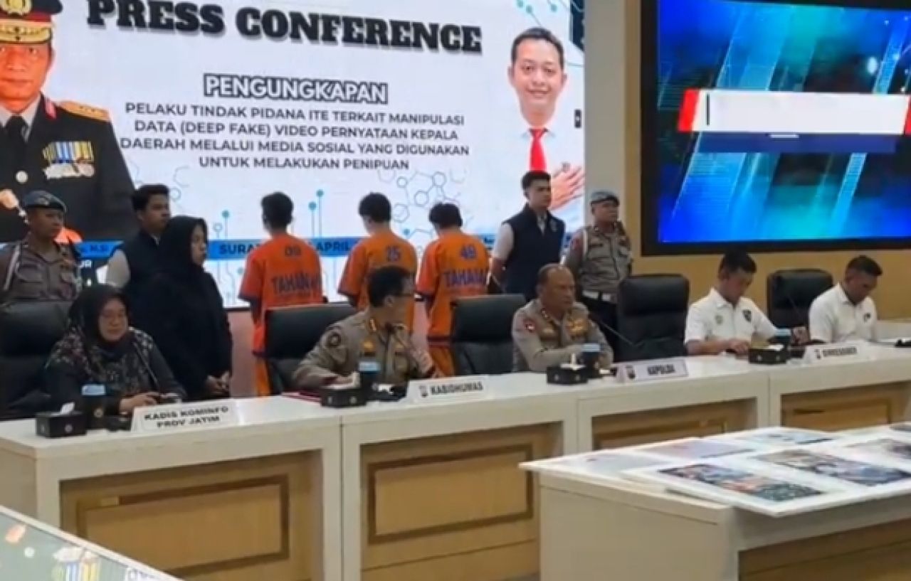 Identitas 3 Pelaku Penyebar Konten Hoax Gubernur Jatim Jualan Motor di TikTok Pakai AI