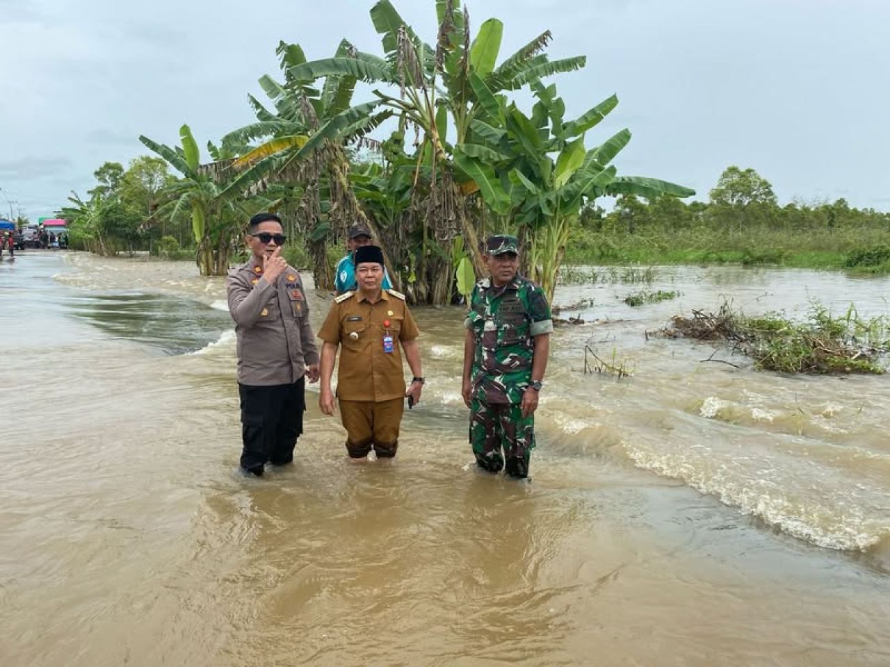 Akses Jalan Poros Sekampar-Kota Bangun Terputus Disebabkan Banjir