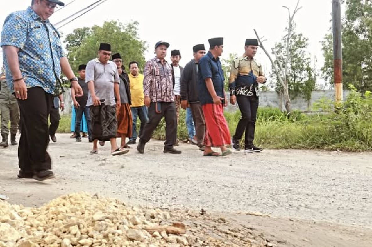 Ruas Jalan Penghubung Blega dan Kedundung Mulai Diperbaiki