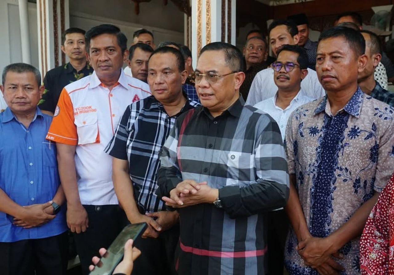 Bupati Pati Naikkan PBB 250%, Warga Menolak Keras