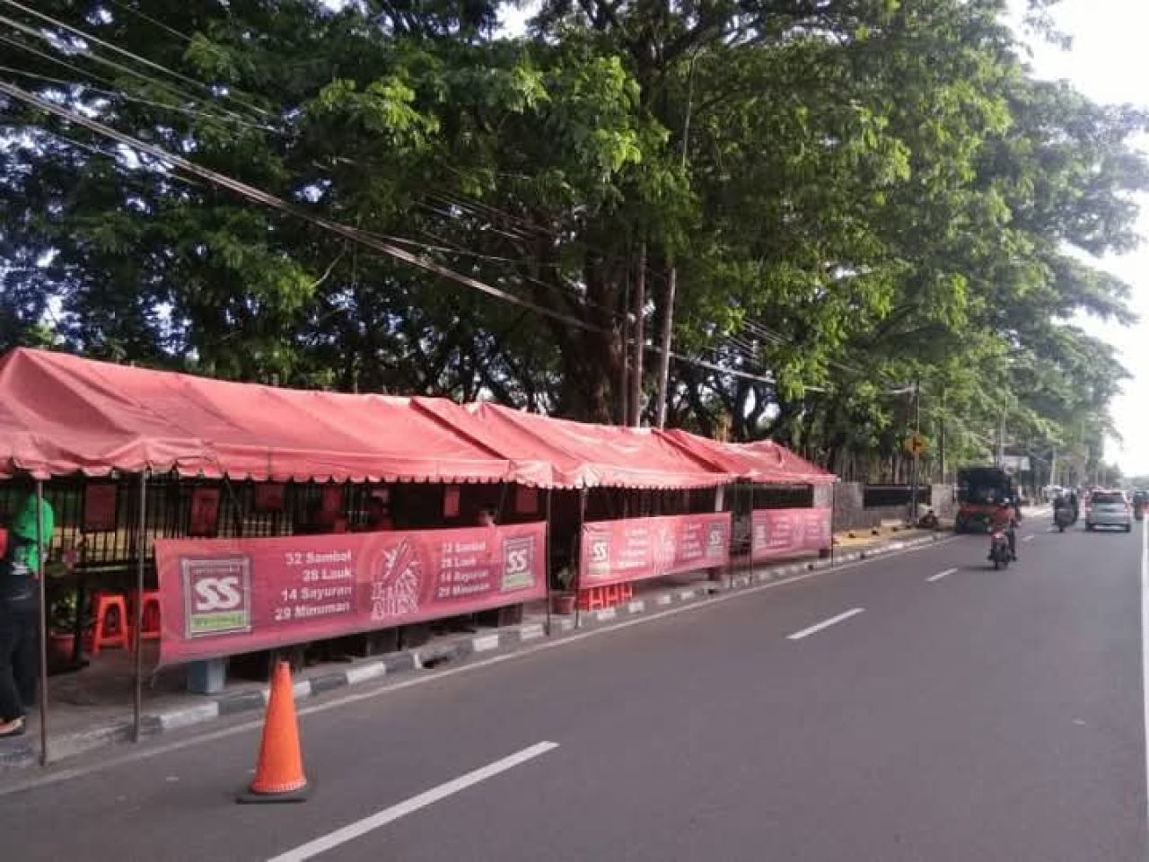 Waroeng Spesial Sambal saat masih tenda