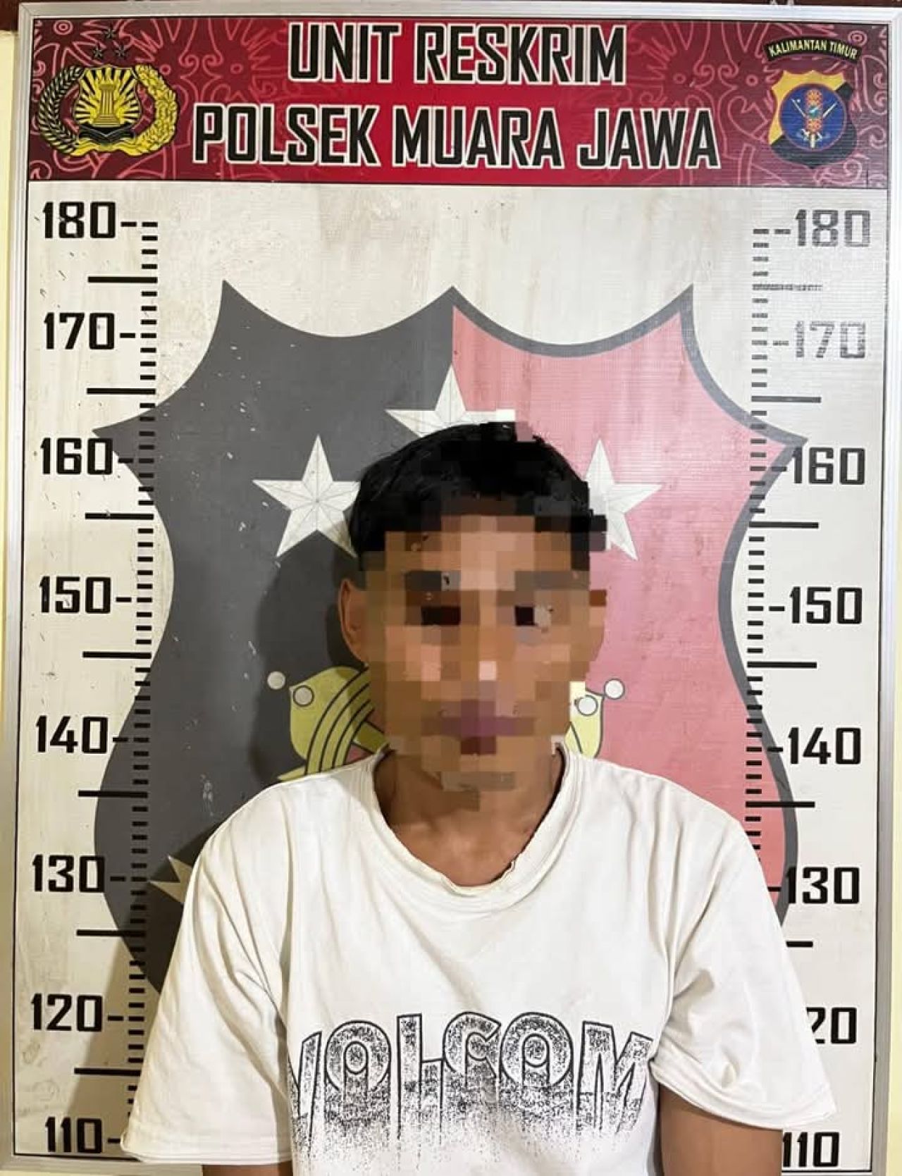 Pelaku yang bawa senjata tajam