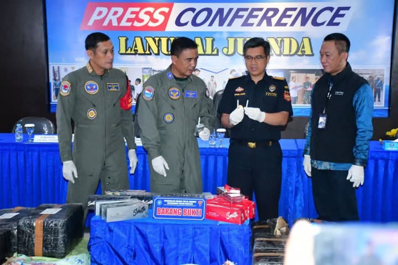 TNI AL Gagalkan Paket Rokok Ilegal Melalui Bandara Internasional Juanda