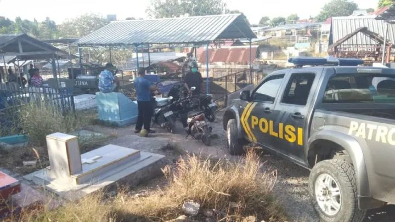 Personil Polsek Kota Raja menggrebek lokasi sabung ayam