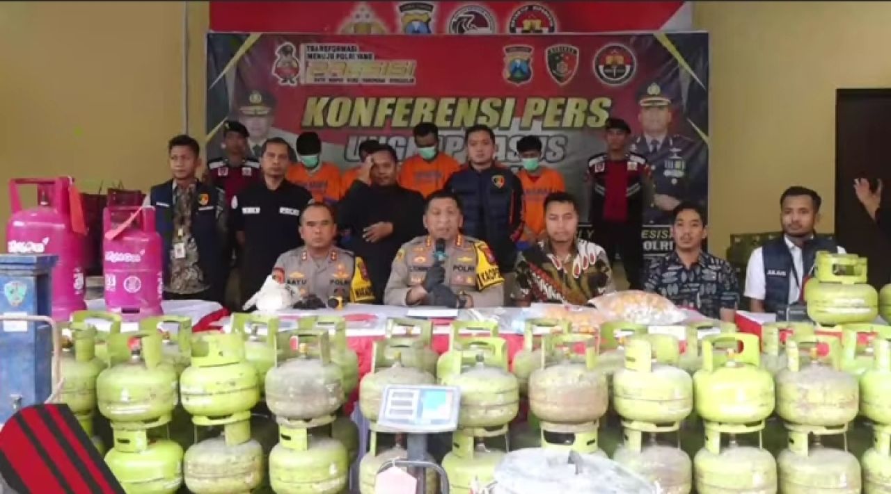 Warga Desa Pucang Sidoarjo Diadili Karena Oplos LPG Subsidi ke non Subsidi