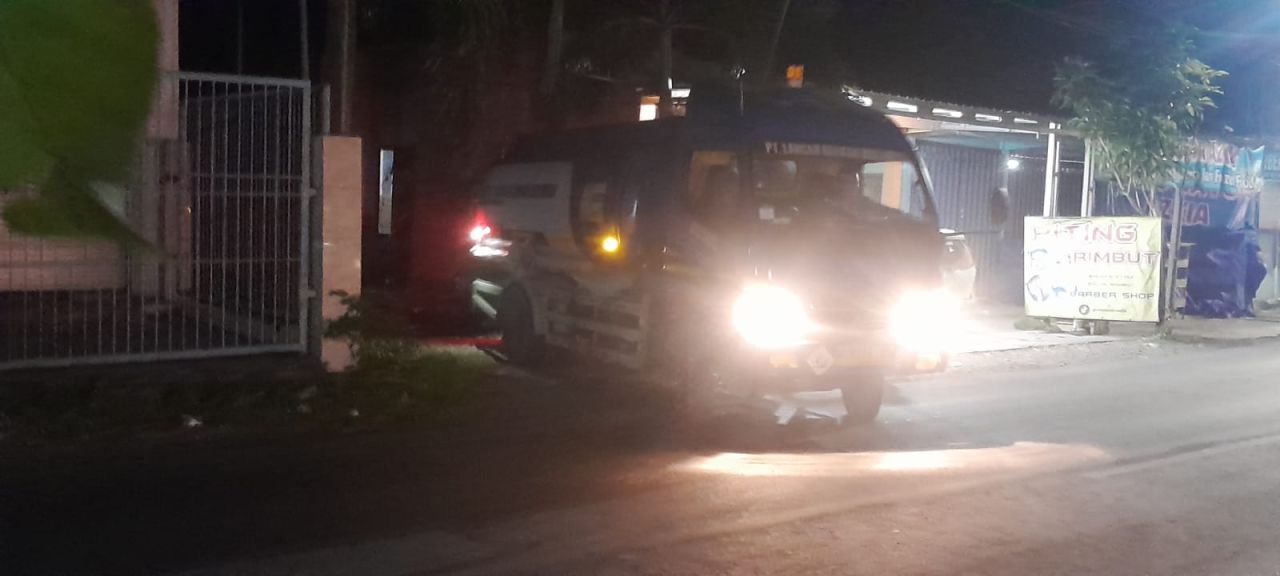 Tangki PT Lancar Berkah Berlimpah keluar dari gudang