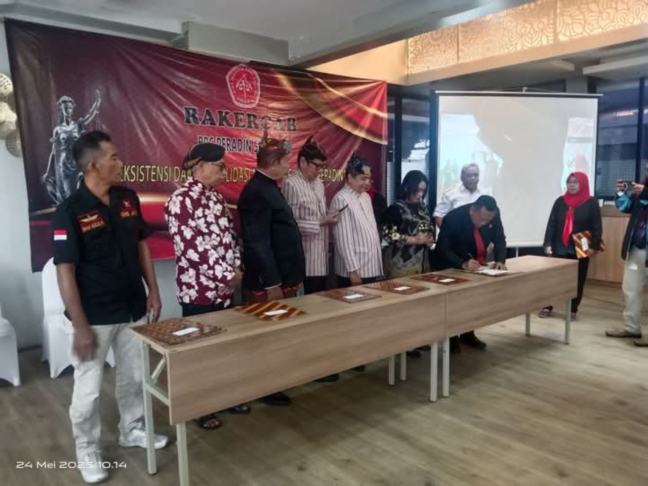 Penandatanganan MoU BPC Peradin Surabaya dengan lintas organisasi