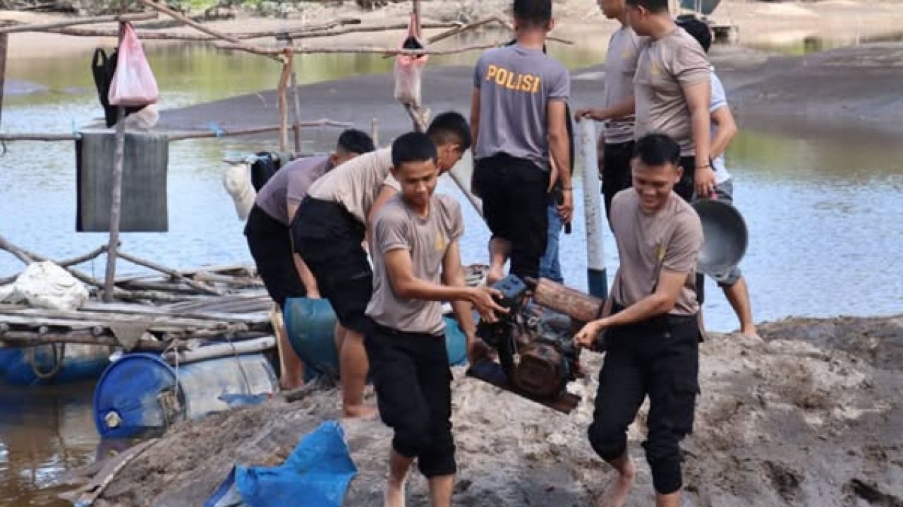 Polres Belitung Tertibkan Tambang Ilegal di Pantai Gosong Bugis