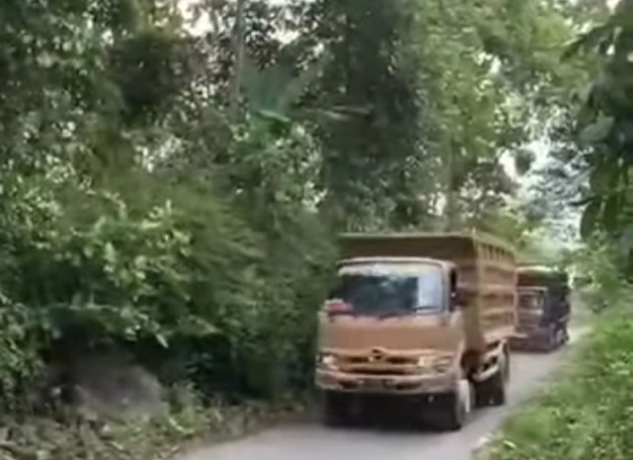 Bareskrim Mabes Polri Grebek Tambang Pasir Ilegal di Lereng Gunung Merapi