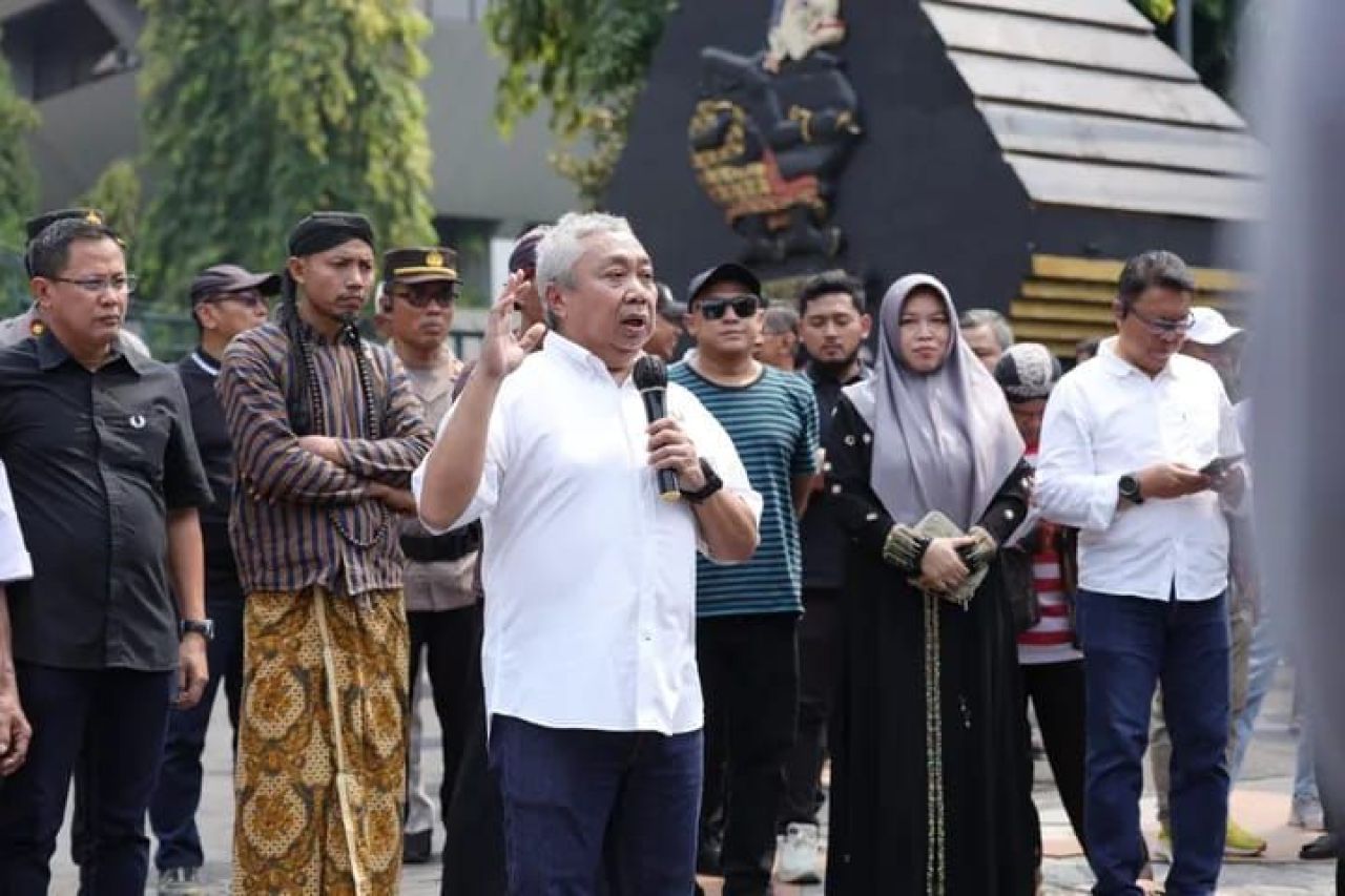 Aksi May Day di Depan Kantor Gubernur Jawa Tengah Ricuh