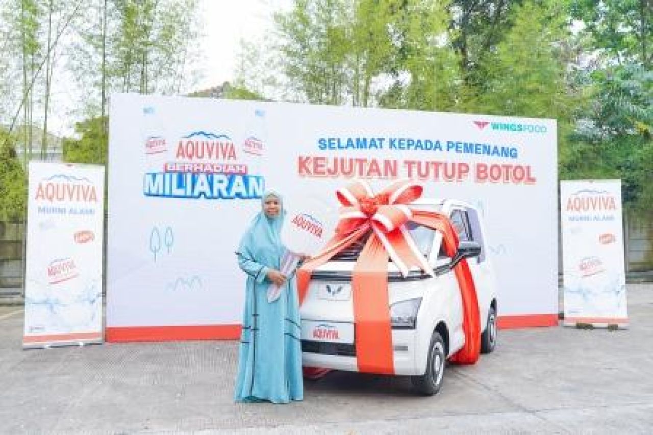 Ibu Leni, pemenang mobil pertama kejutan tutup botol AQUVIVA Berhadiah Miliaran