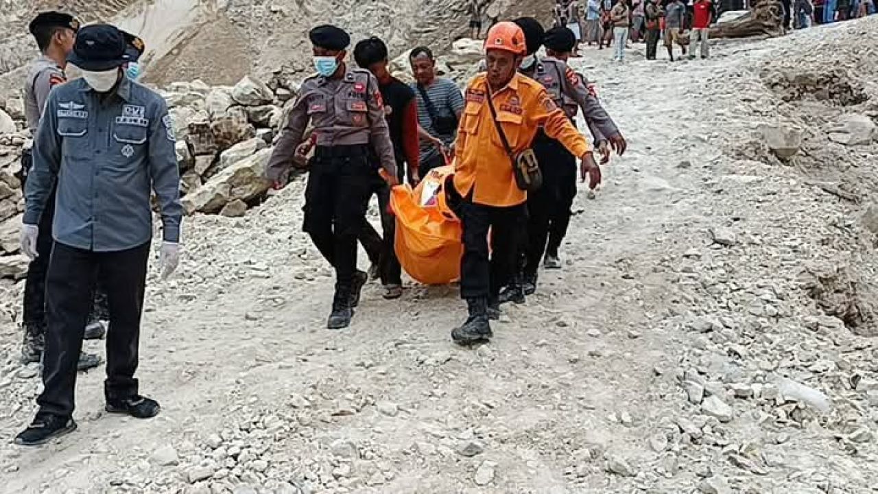 Evakuasi korban meninggal