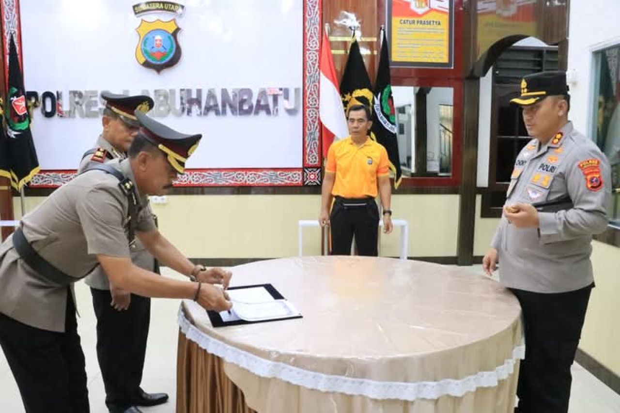 Jabatan Kasi Humas dan Kasat Binmas Diserahkan kepada Kapolres Labuhanbatu