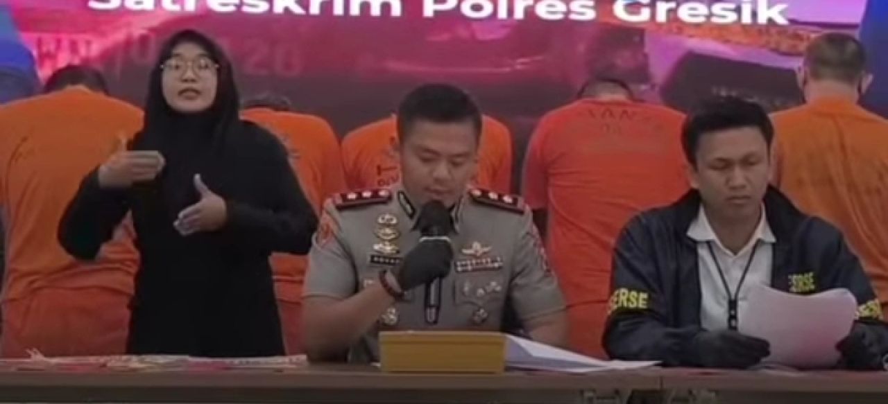 Kapolres Gresik saat konpers kasus ganjal ATM