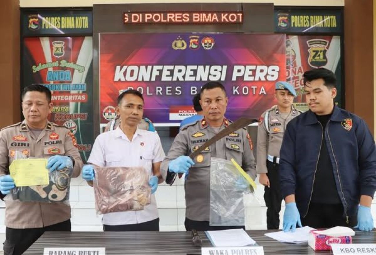 Konfrensi pers kasus pembunuhan di Kos Mande
