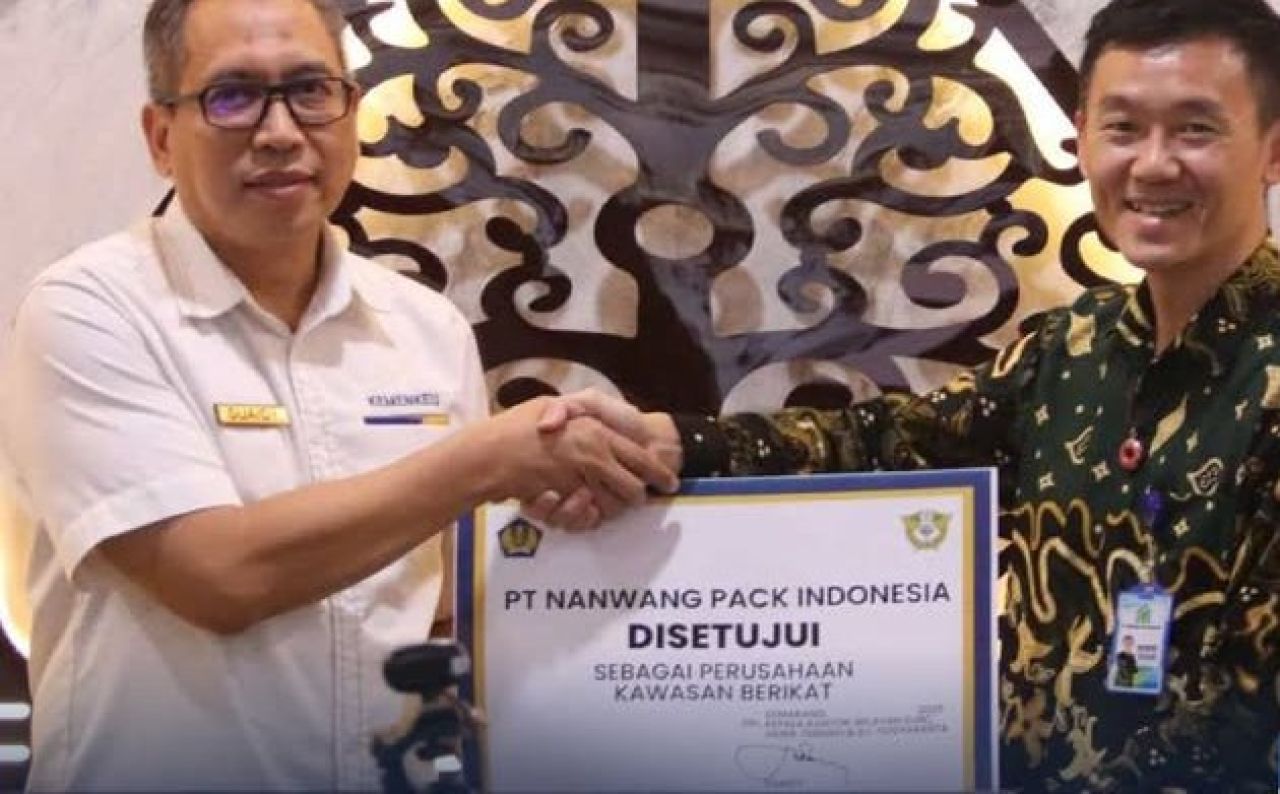Dua Perusahaan Produsen GPS dan Paper Bag Resmi Terima Izin Kawasan Berikat