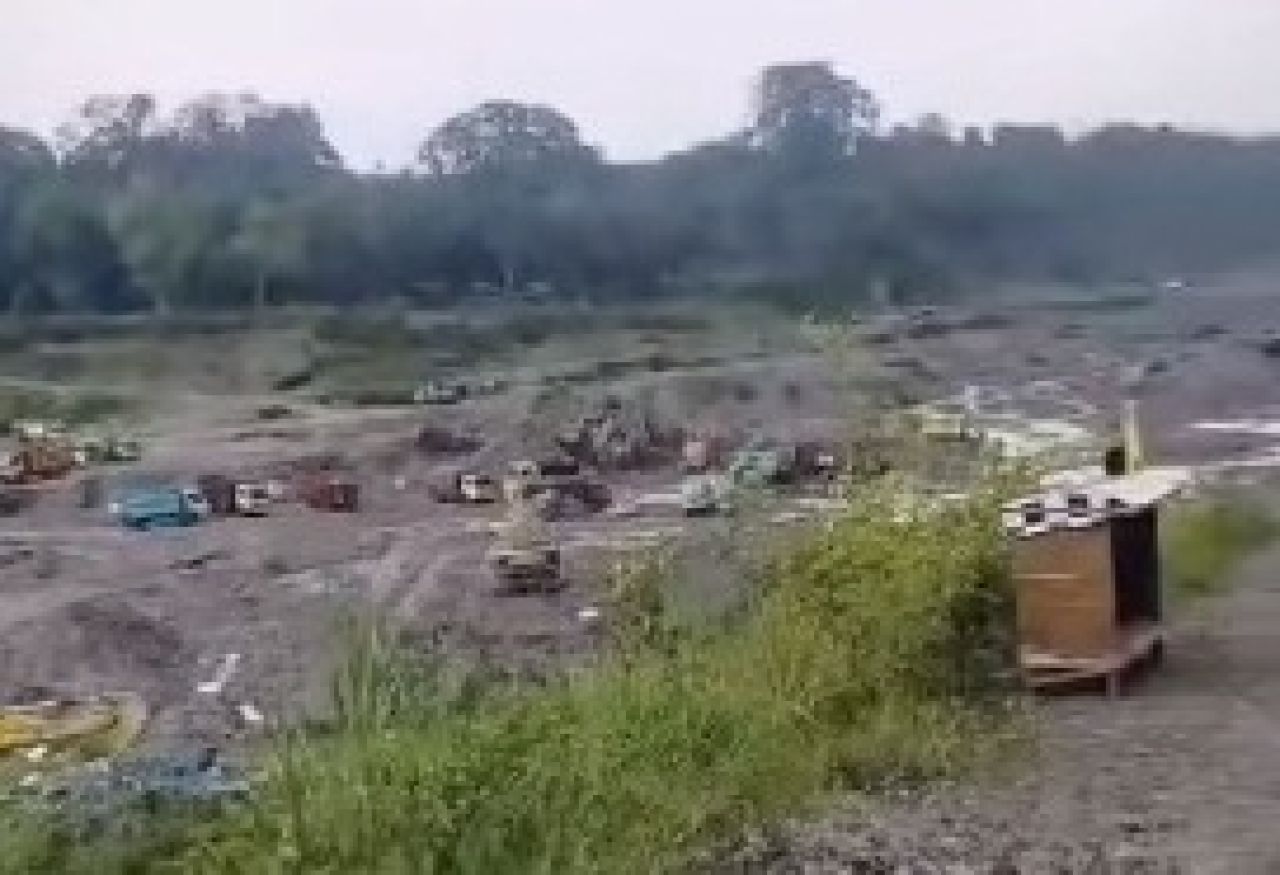Tambang pasir di wilayah Sungai Putih Gunung Gedang, Desa Gadungan