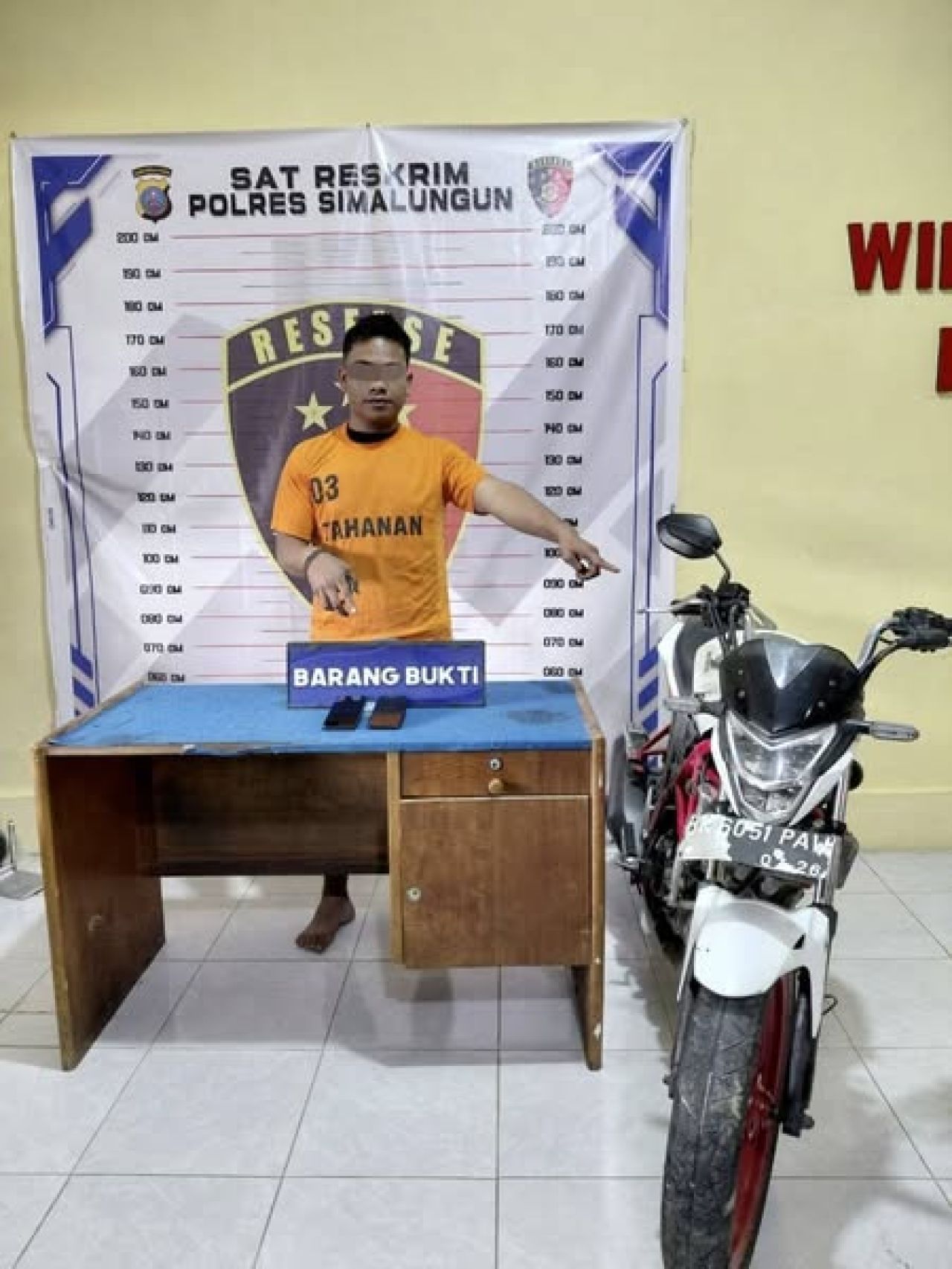 Pelaku pencurian dan barang buktinya