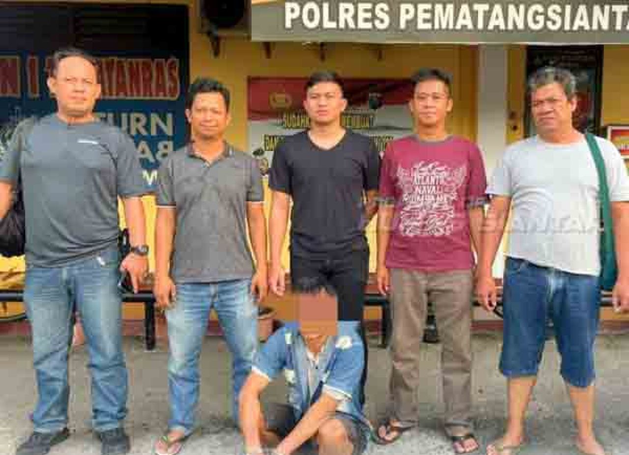 Pelaku pencurian (jongkok)