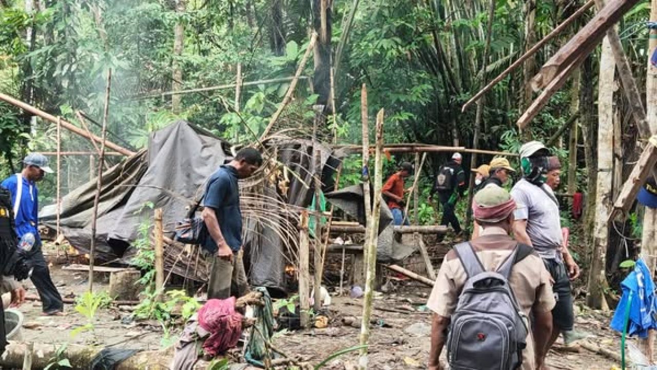 Penertiban tambang emas di Desa Oncone Raya