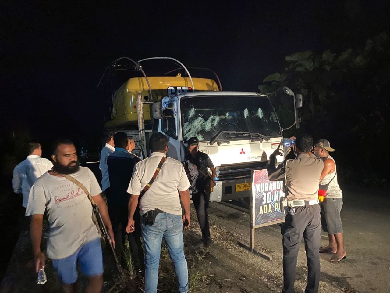 Pemalangan dan pengerusakan mobil tronton yang terjadi di Kampung Sawiya Tami