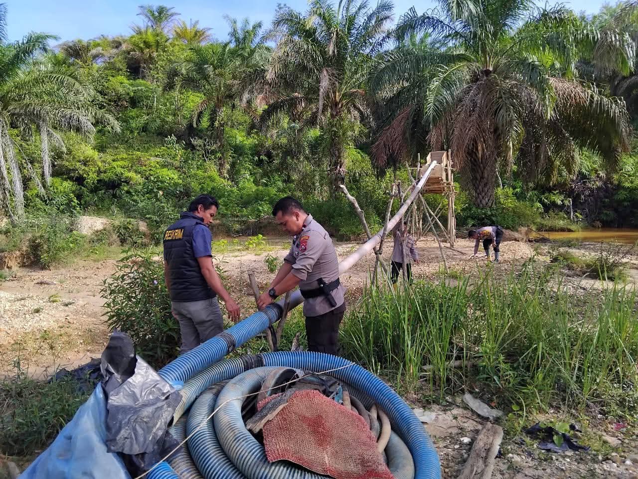 Pemusnahan alat tambang emas ilegal