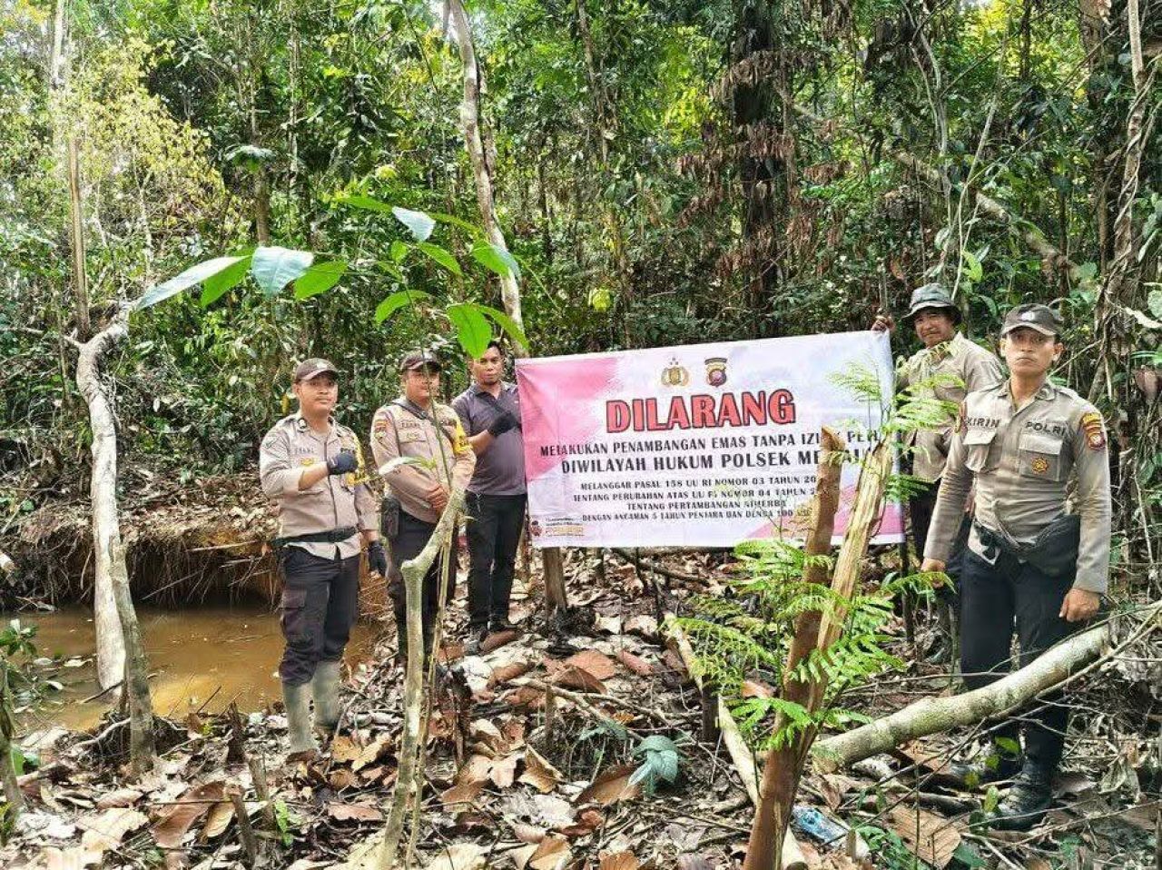 Polsek Meliau bersama aparat desa mengecek lokasi tambang emas