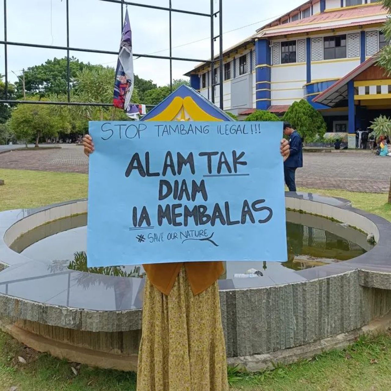 Natalia Fransiska lewat aksinya menolak tambang ilegal