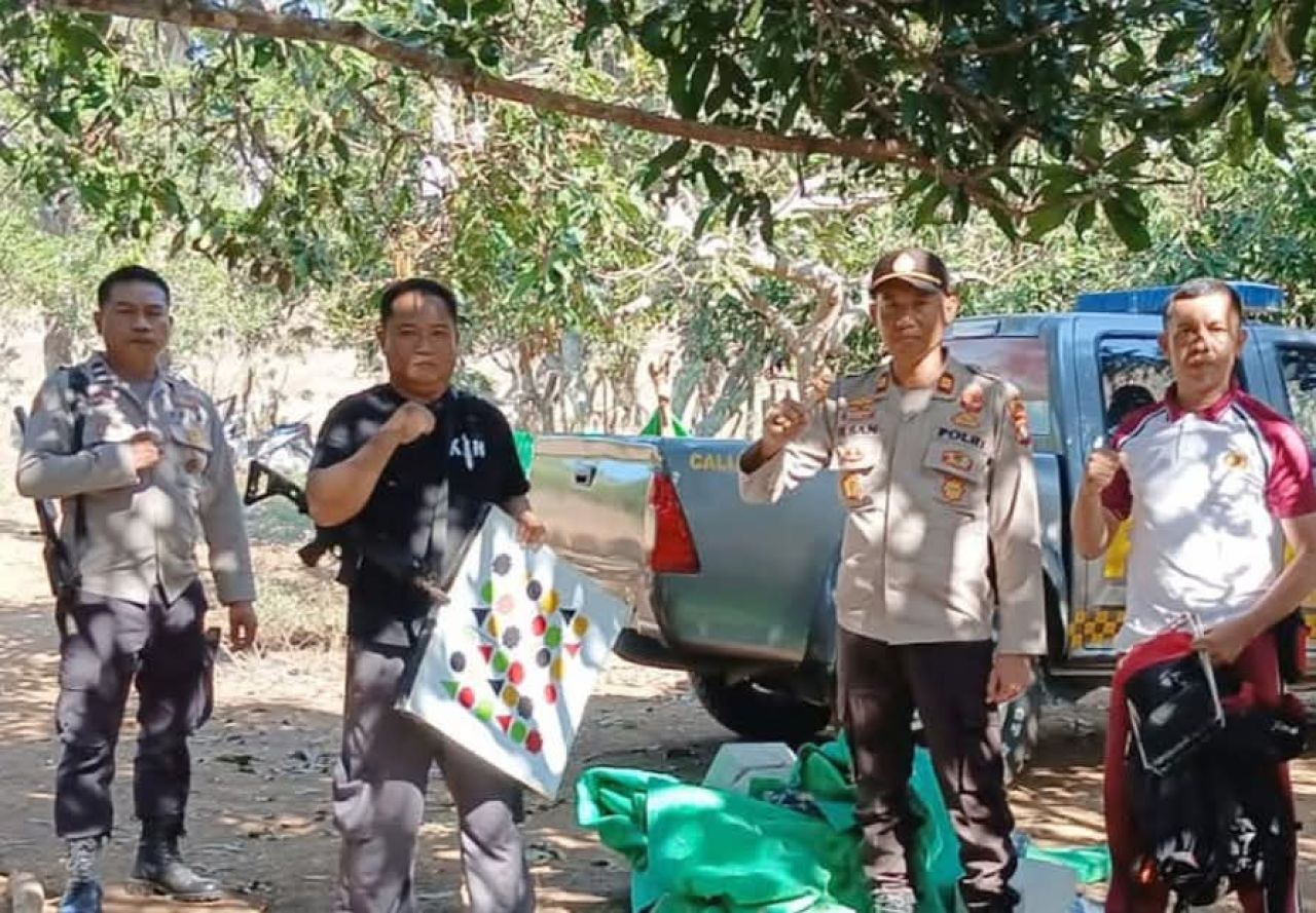 Polsek Wawo membongkar arena sabung ayam